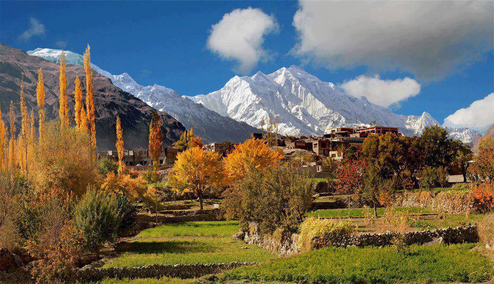 hunza autumn tour pakistan